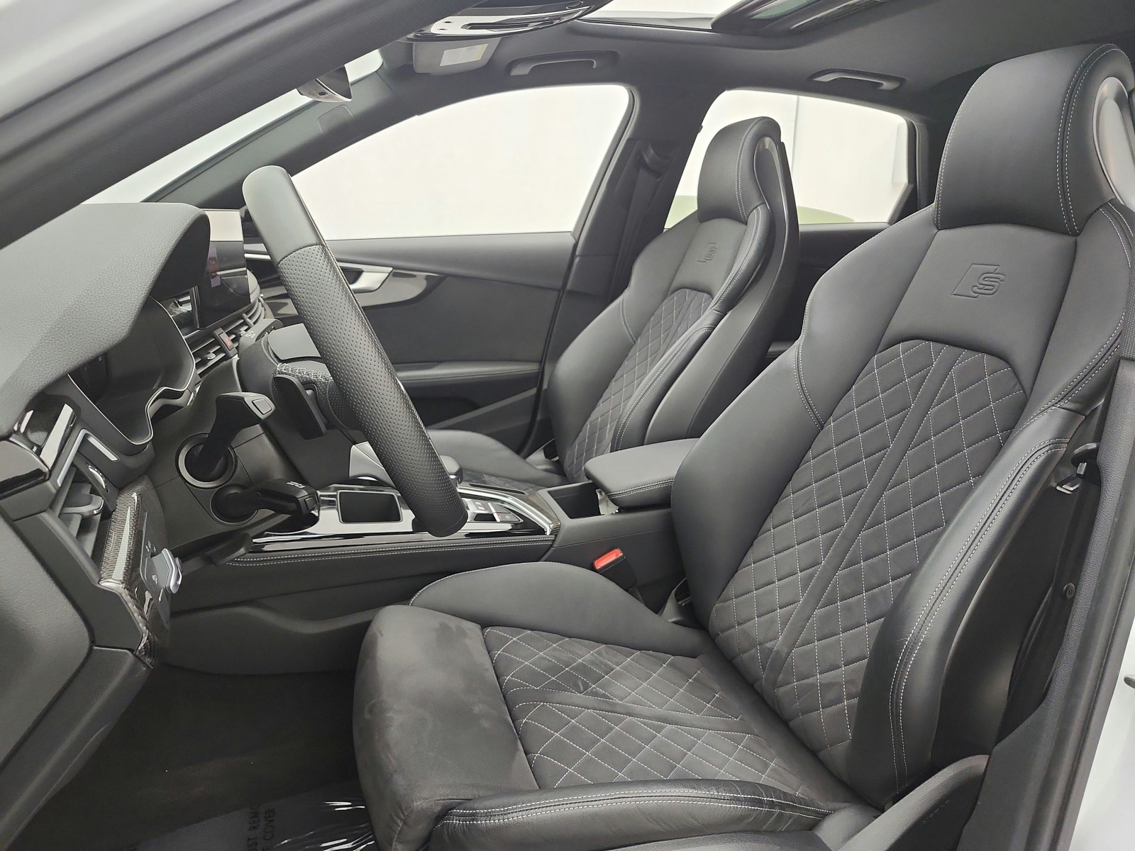 Used 2023 Glacier White Metallic Audi Premium Plus 3.0 TFSI quattro image 17