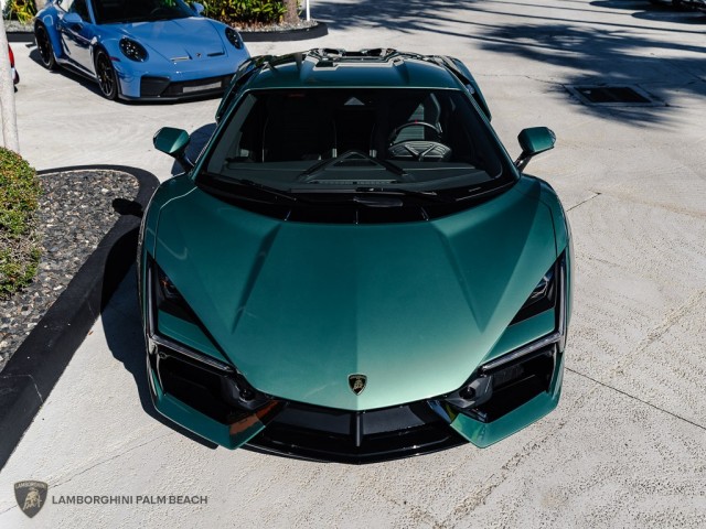Lamborghini Revuelto