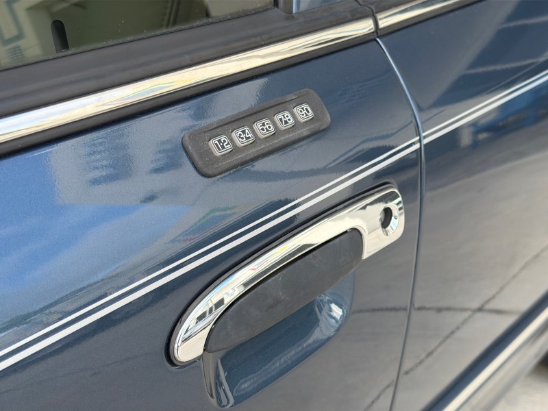 2007 Mercury Grand Marquis LS LOW MILES 52,599 1 OWNER in ,