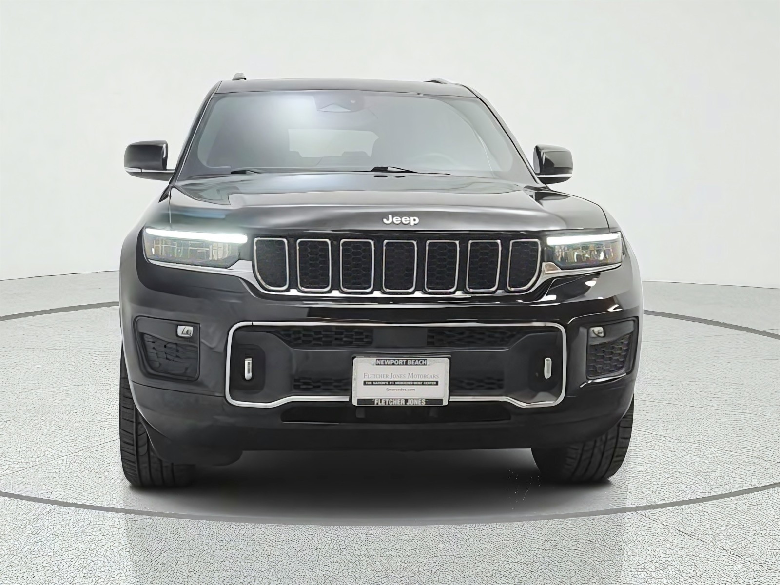 Used 2021 Diamond Black Crystal Pearlcoat Jeep Overland 4x4 image 2