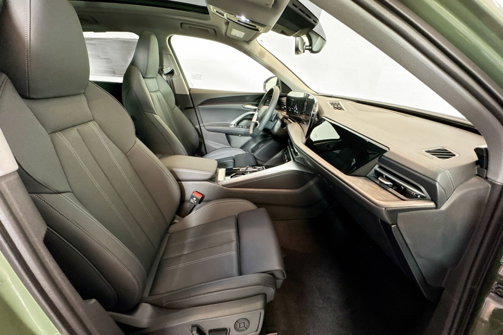 New 2025 District Green Metallic Audi Premium Plus 2.0 TFSI quattro image 27