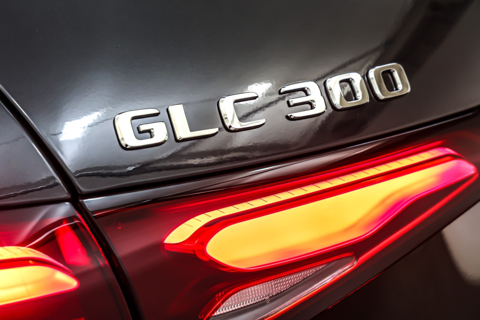 New 2026 Graphite Grey Metallic Mercedes-Benz GLC 300 image 9