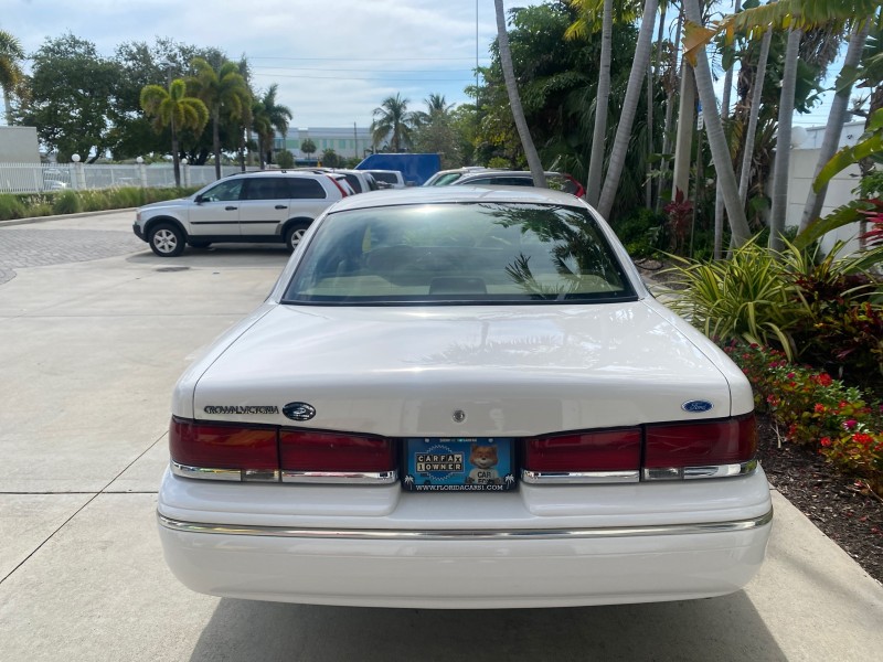 1995 Ford Crown Victoria LOW MILES 43,331 in , 