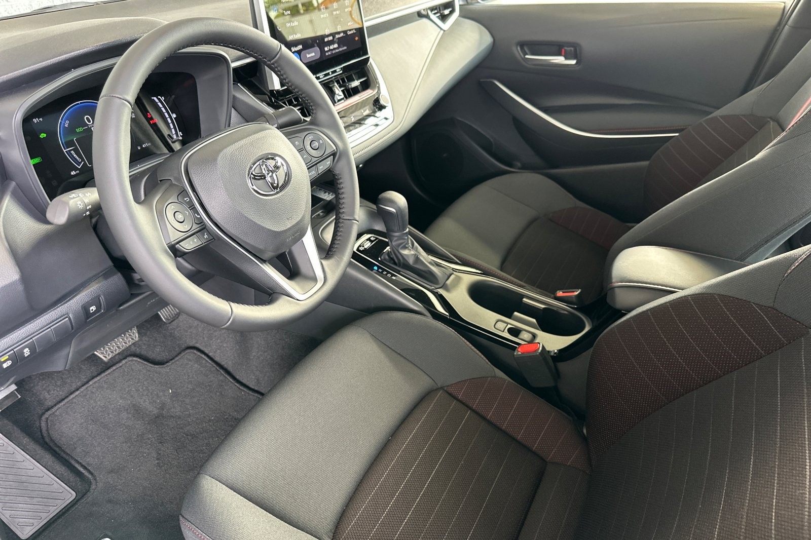 2025 Toyota Corolla Hybrid SE photo 7