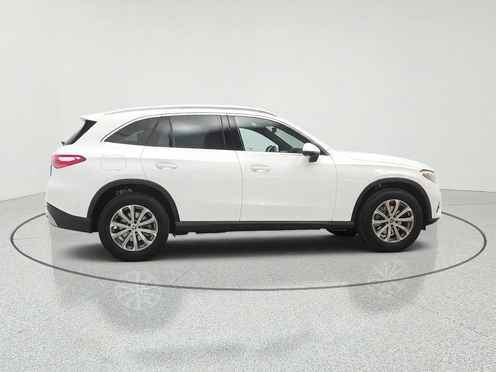 New 2027 Polar White Mercedes-Benz GLC 300 SUV image 4