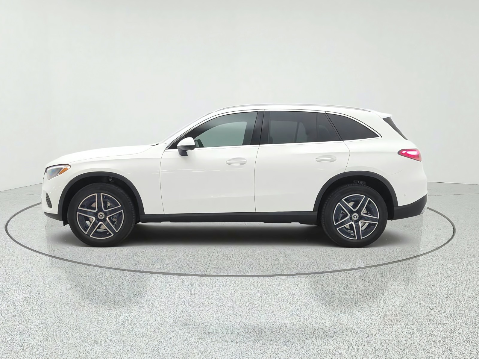 New 2027 Polar White Mercedes-Benz GLC 300 SUV image 8