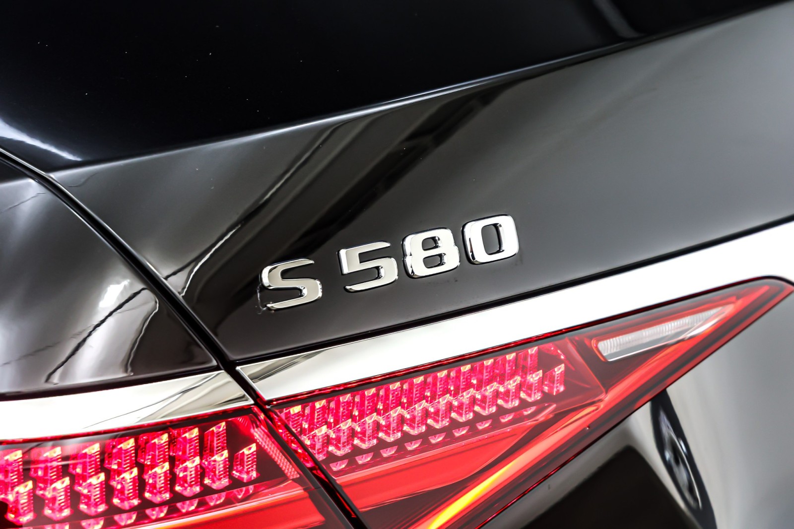 New 2026 Obsidian Black Metallic Mercedes-Benz S 580 image 9