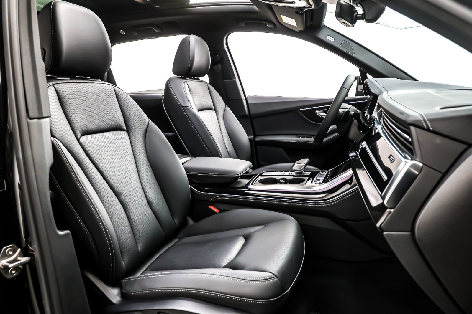 Used 2025 Mythos Black Metallic Audi Premium Plus 55 TFSI quattro image 8