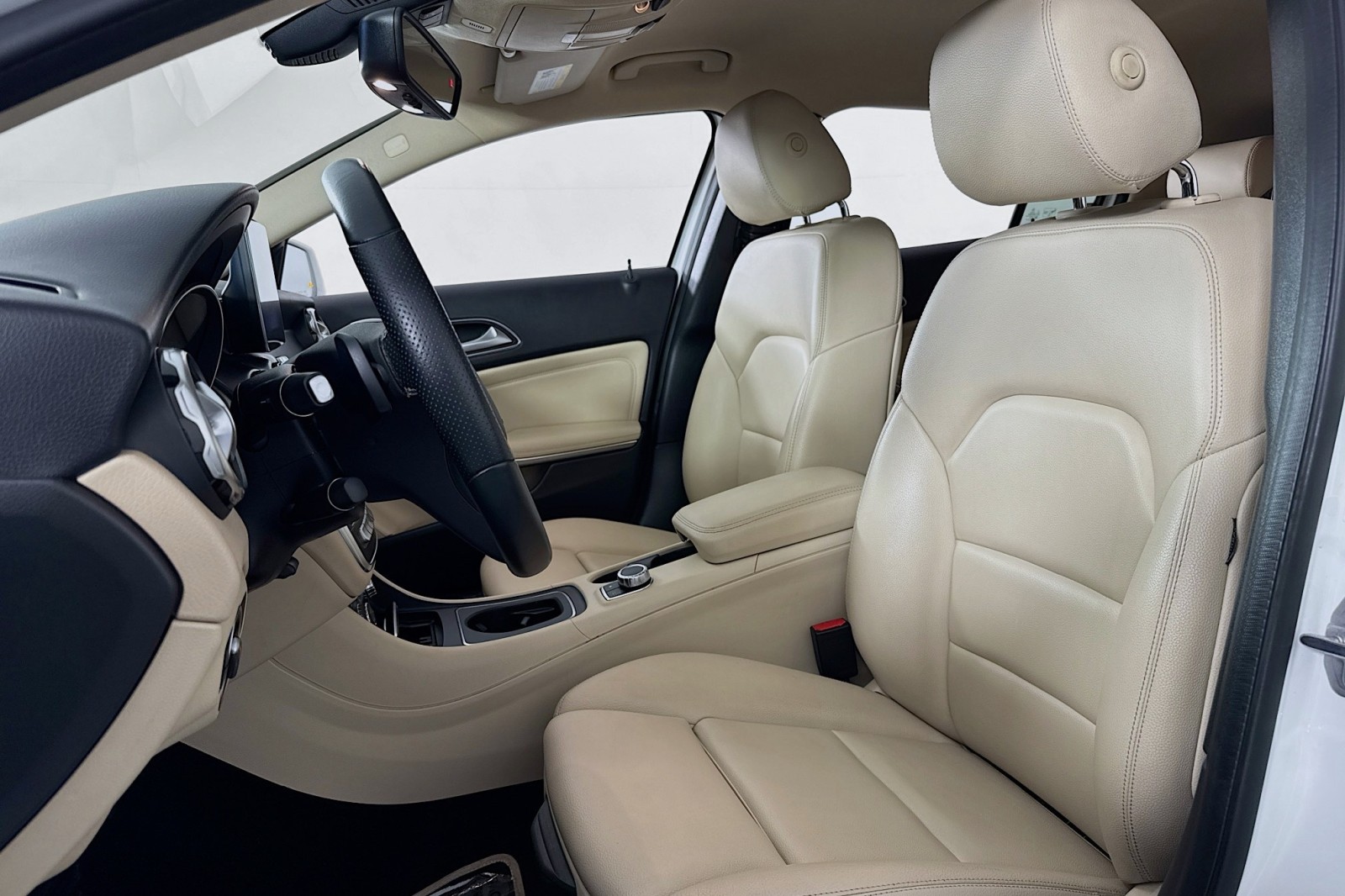 Used 2019 Polar White Mercedes-Benz GLA 250 image 16