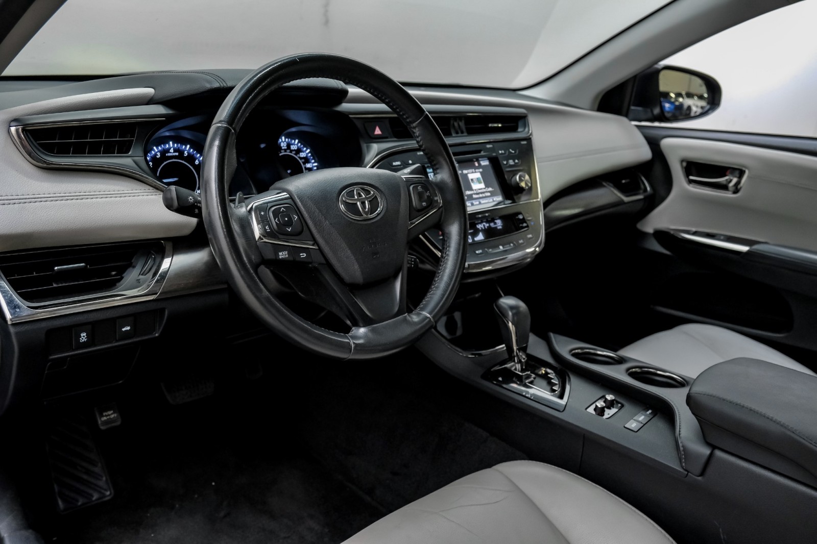 2016 Toyota Avalon XLE Plus 13