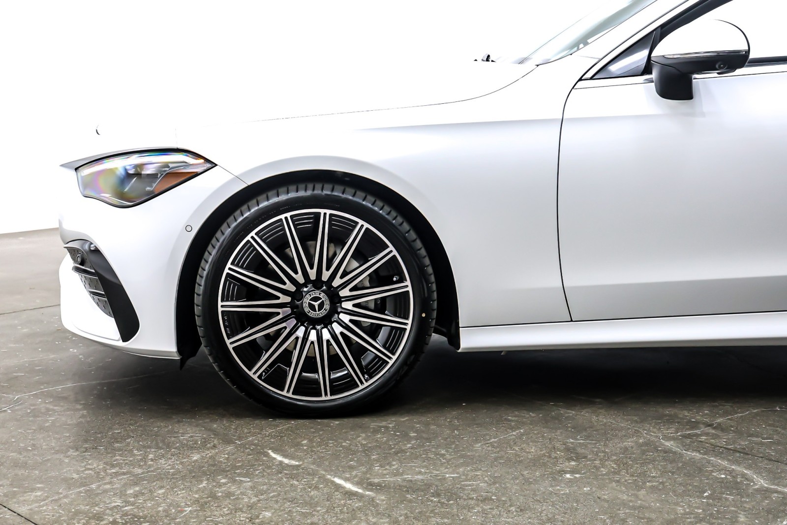 New 2026 MANUFAKTUR Moonlight White Metallic Mercedes-Benz CLE 300 image 10