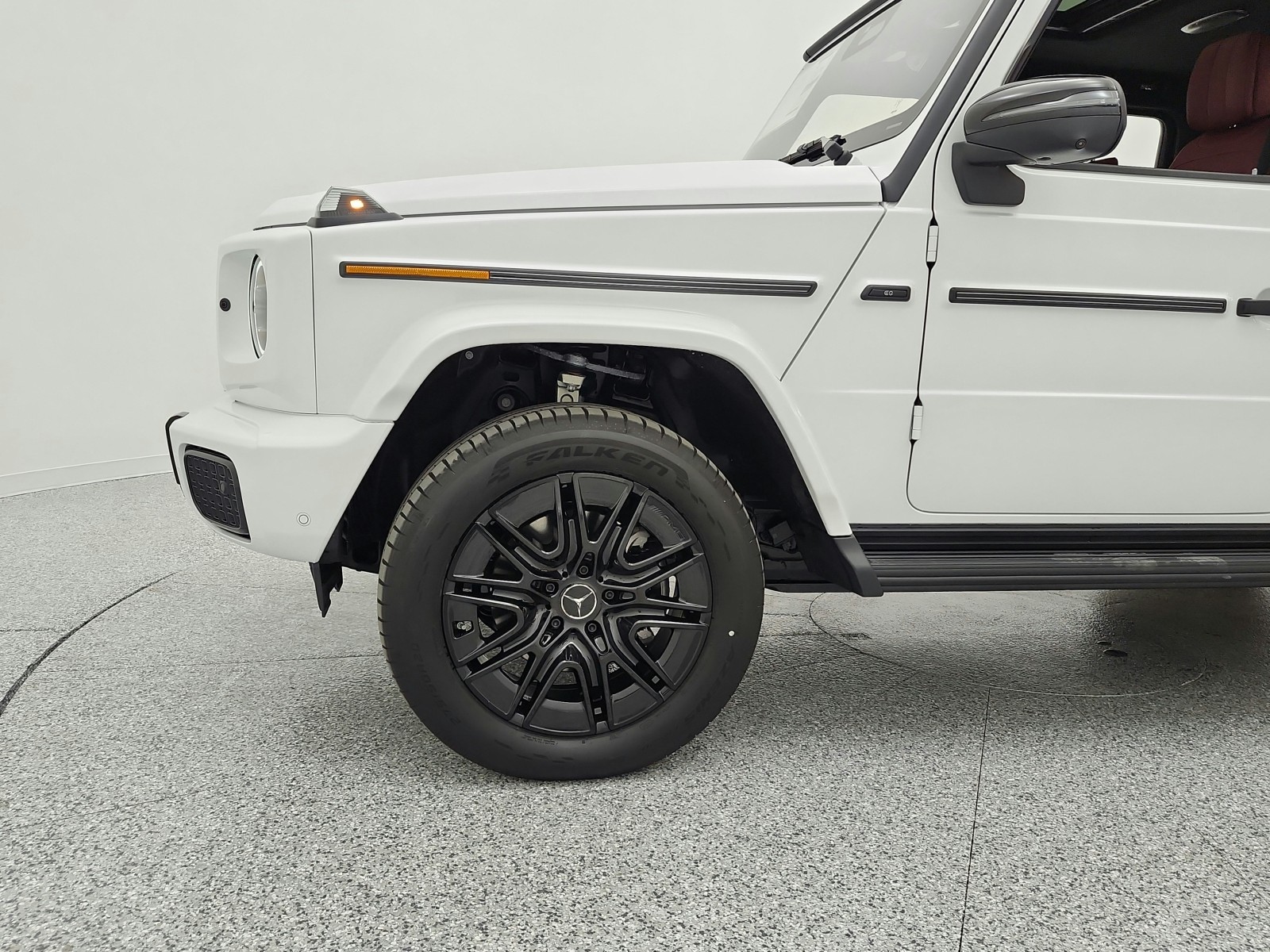 New 2026 MANUFAKTUR Moonlight White Metallic Mercedes-Benz G 580e image 14