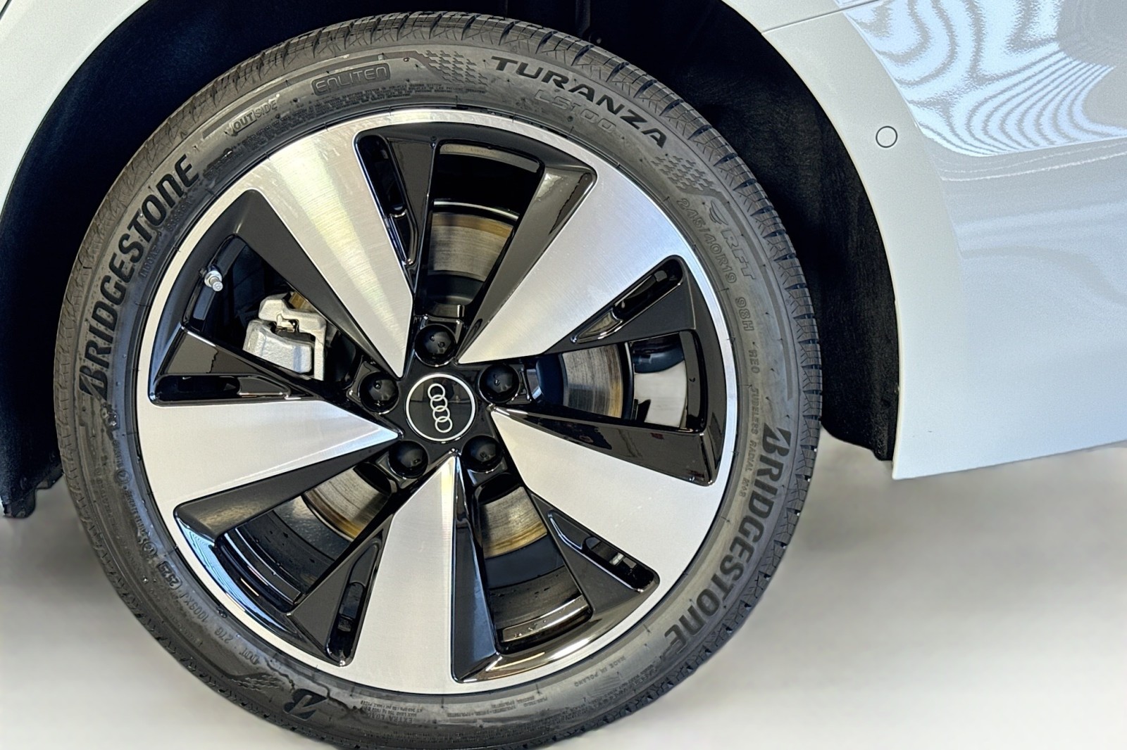 New 2025 Glacier White Metallic Audi Premium Plus 2.0 TFSI quattro image 27