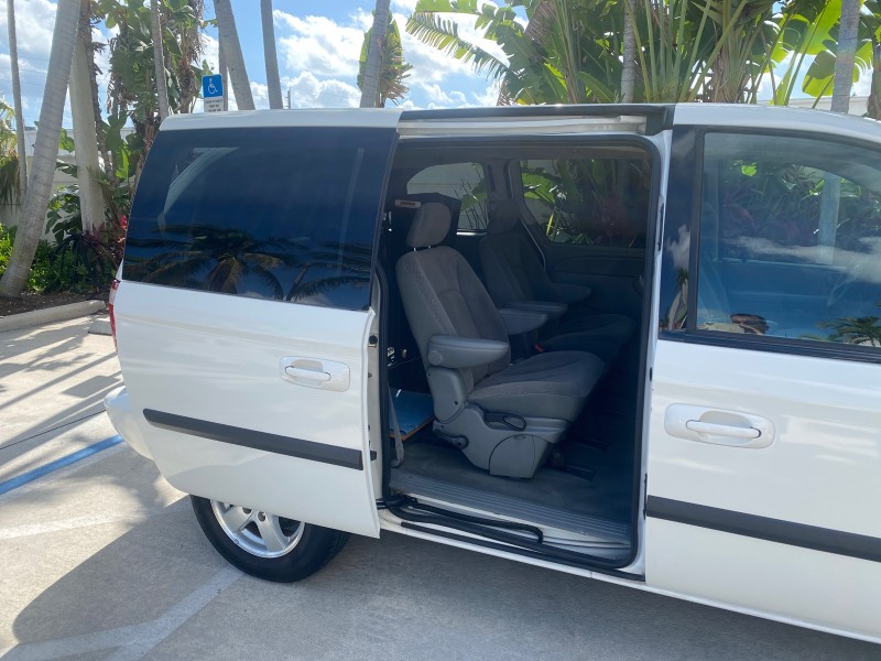2006 Dodge Caravan SXT LOW MILES 28,367 1 OWNER HANDICAP LIFT in , 