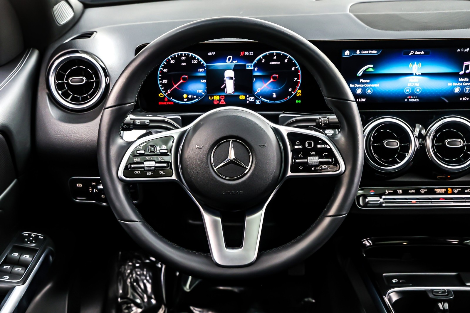 Used 2022 Mountain Grey Metallic Mercedes-Benz GLB 250 SUV image 19