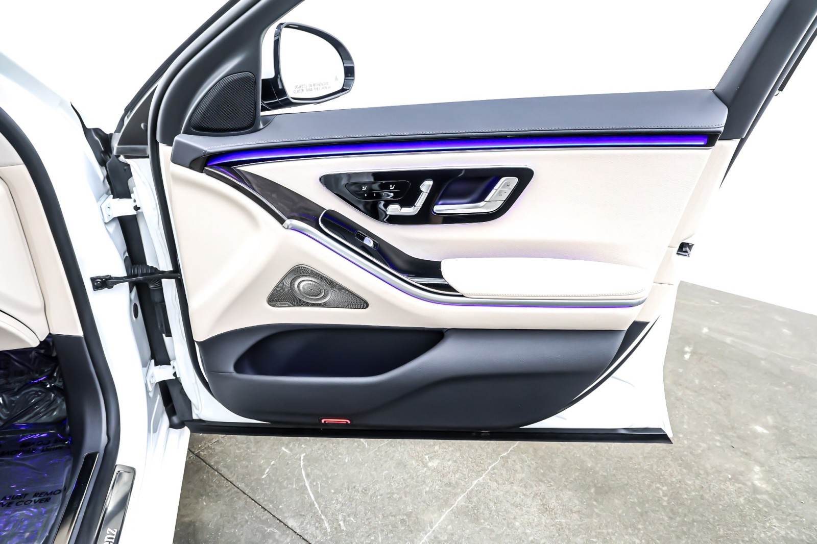 Certified Used 2023 MANUFAKTUR Diamond White Mercedes-Benz S 500 4MATIC® Sedan image 25