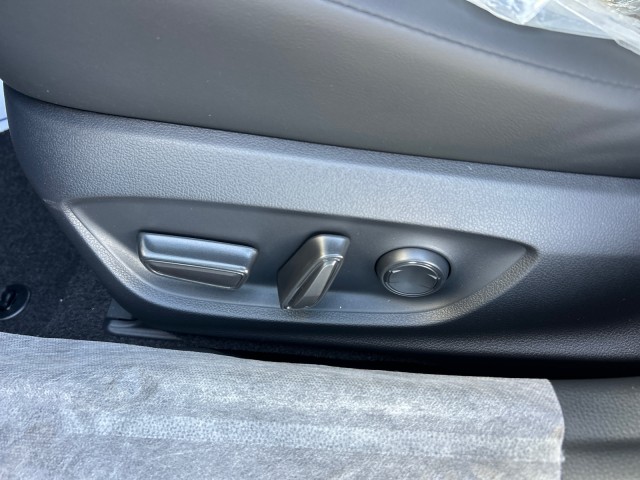 ToyotaPrius Plug-In Hybrid15