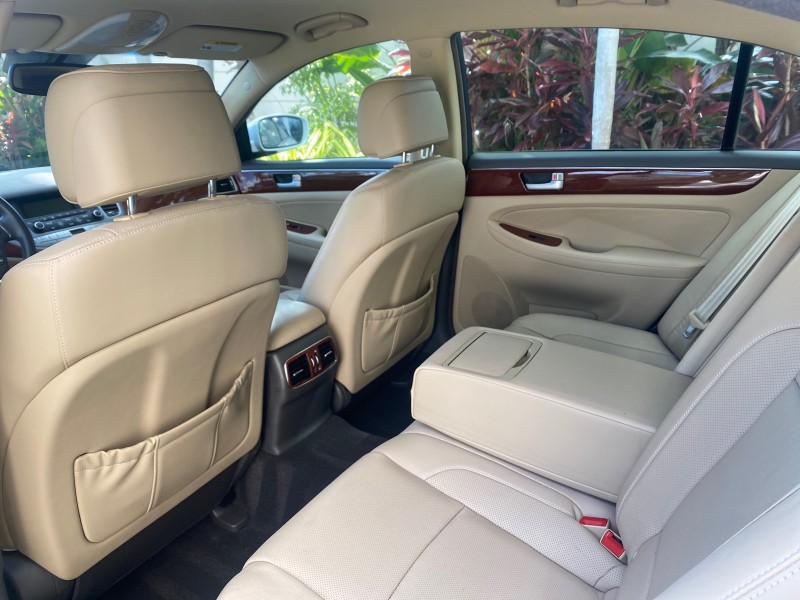 2013 Hyundai Genesis 3.8L LOW MILES 33,576 in , 