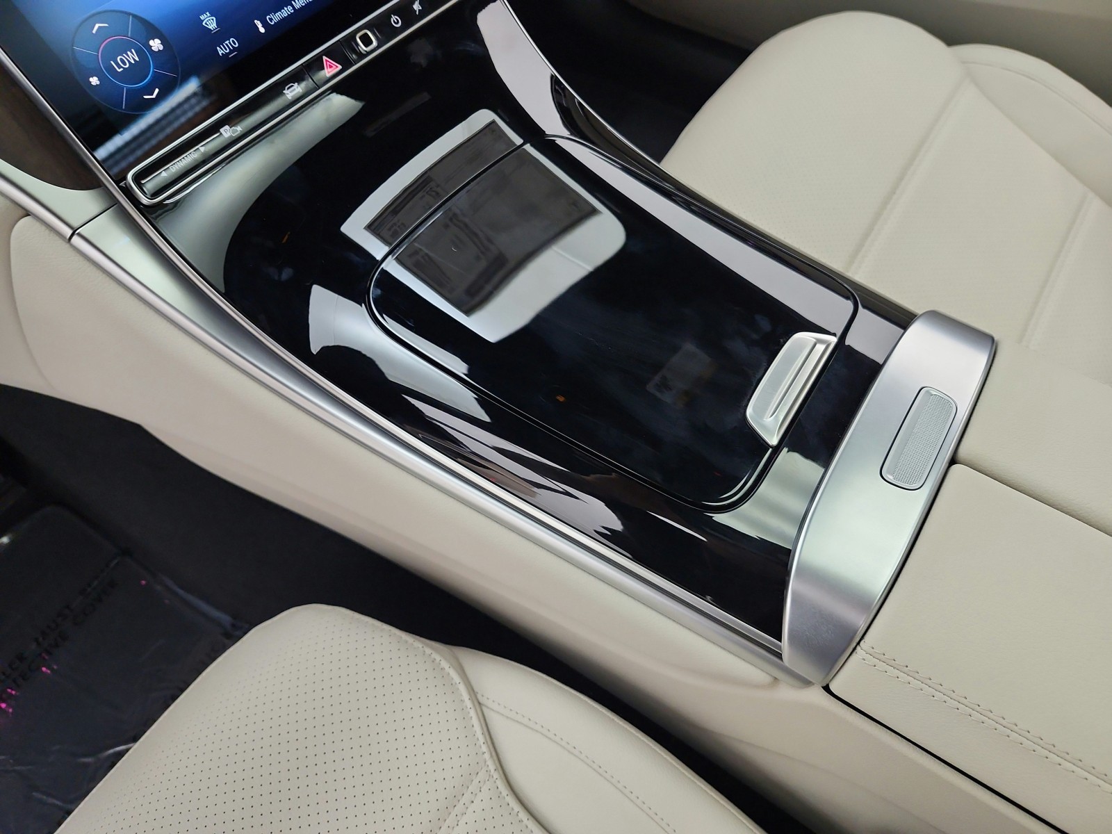 New 2027 Polar White Mercedes-Benz GLC 300 SUV image 9