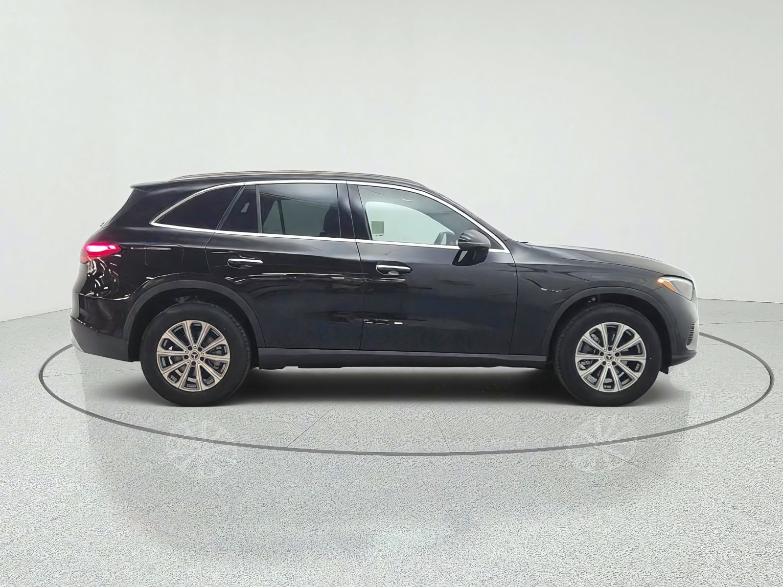 New 2026 Black Mercedes-Benz GLC 300 SUV image 4