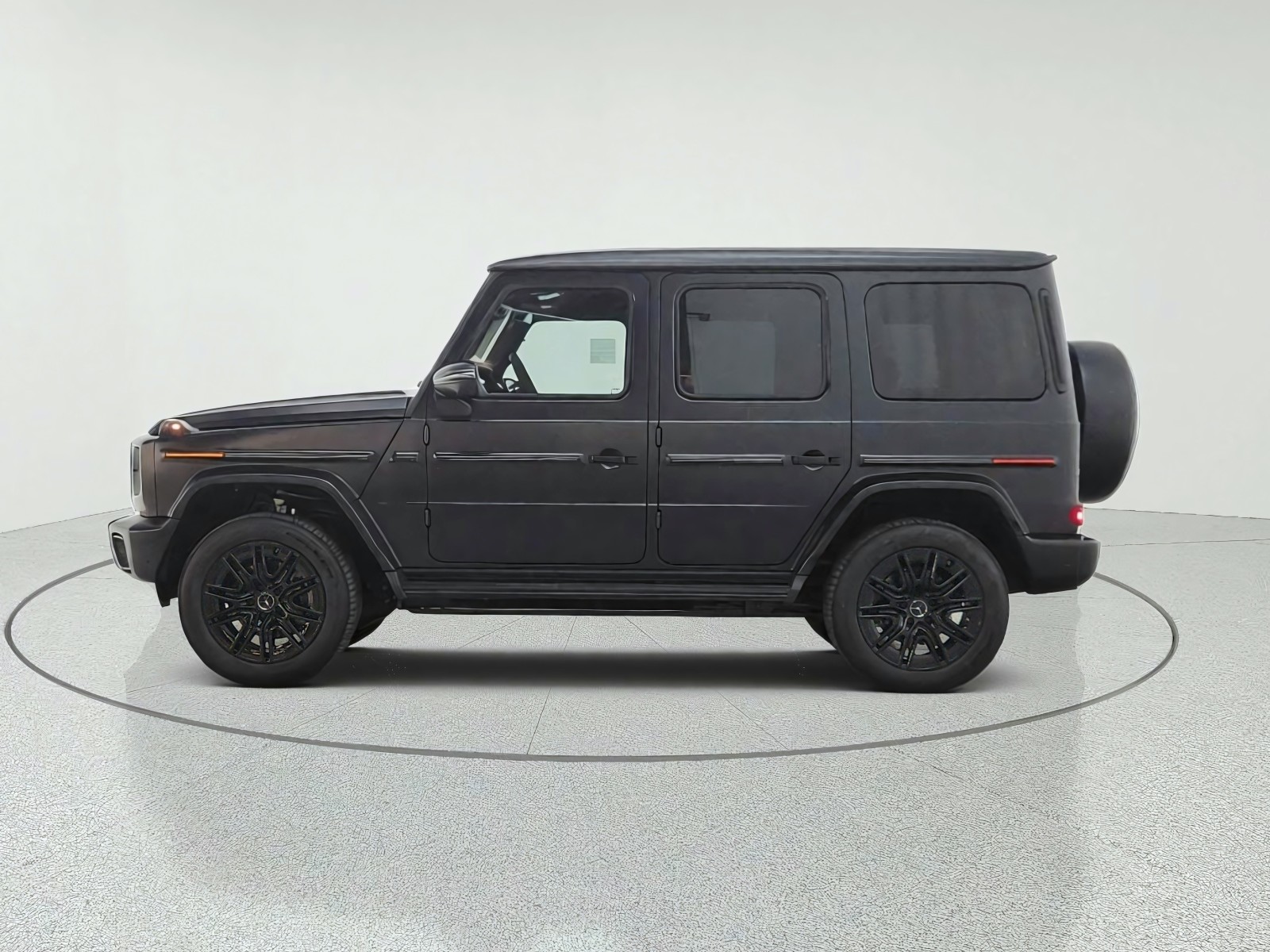 New 2027 MANUFAKTUR Night Black magno Mercedes-Benz G 580e SUV image 8