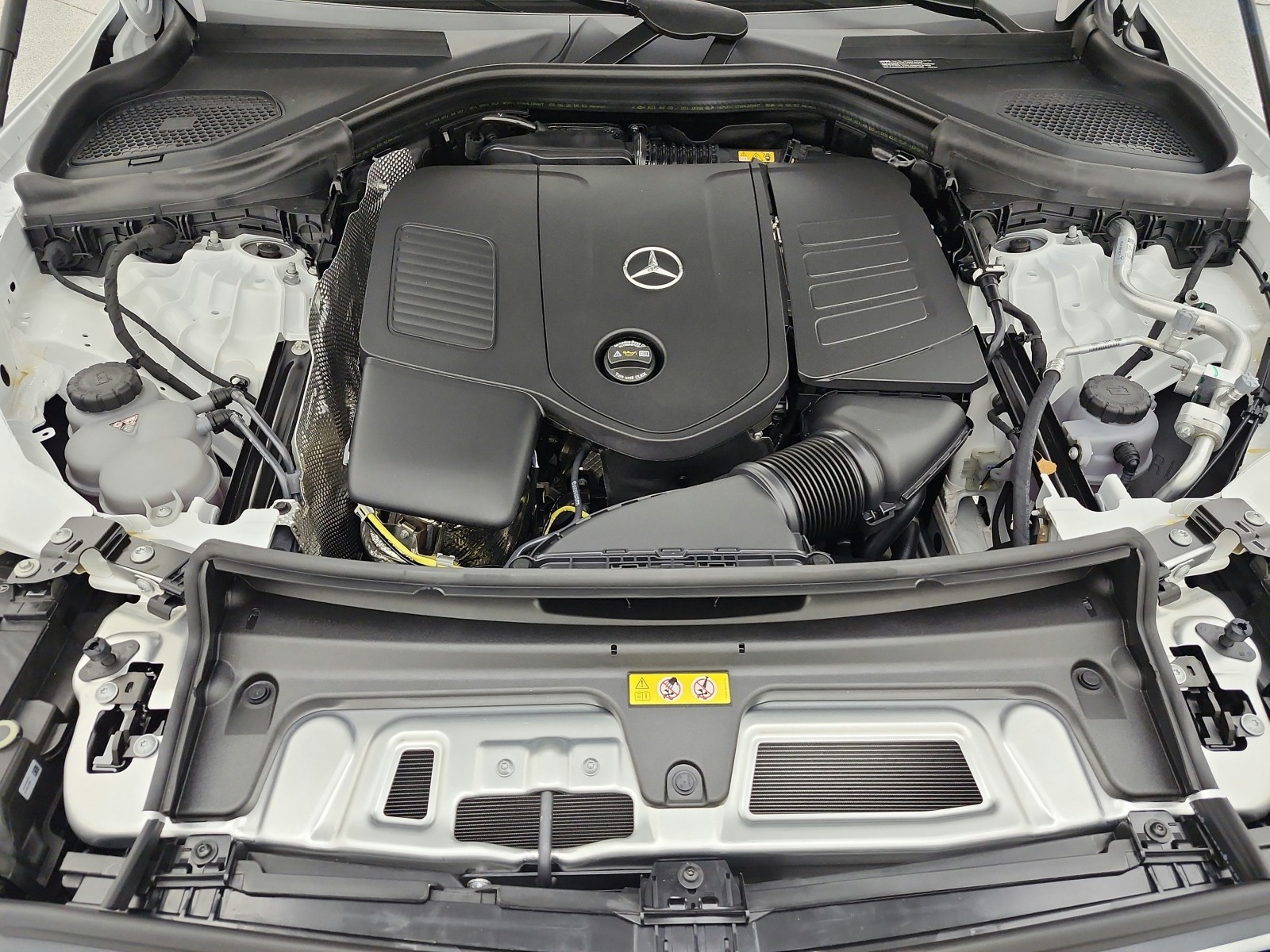 New 2027 Polar White Mercedes-Benz GLC 300 SUV image 12