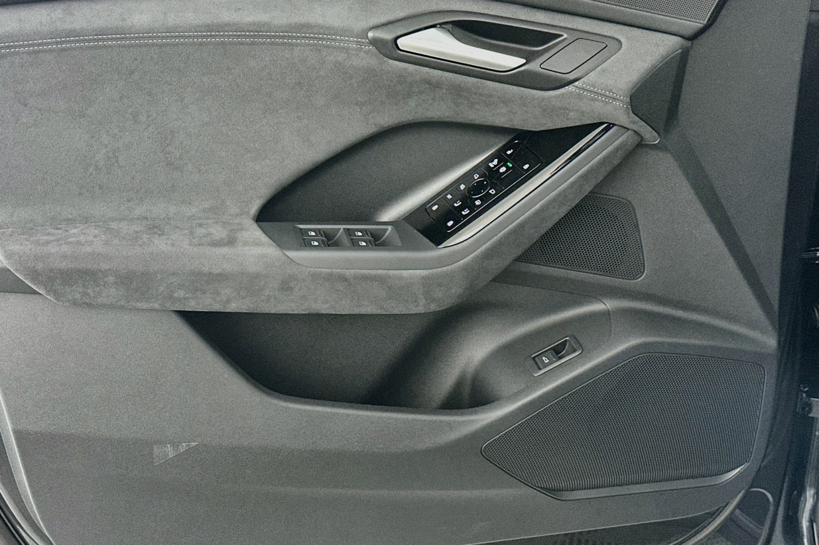 New 2027 Daytona Gray Pearl Effect Audi Premium Plus image 19