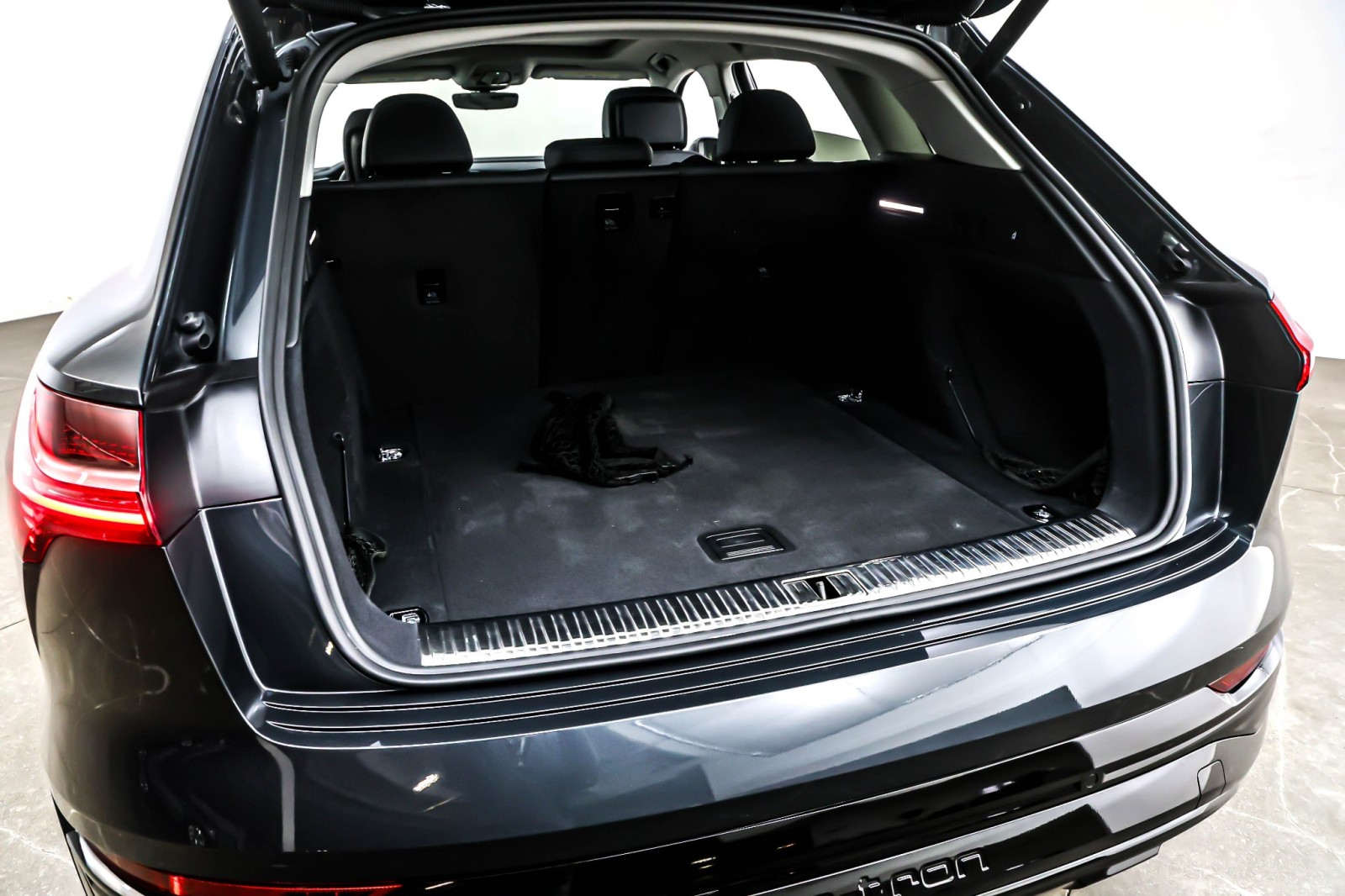 Used 2024 Manhattan Gray Metallic Audi Premium quattro image 22