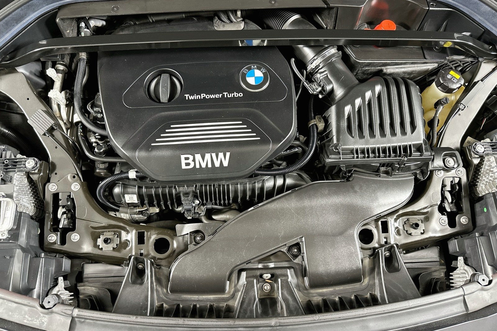 Used 2018 Mineral Gray Metallic BMW xDrive28i image 13