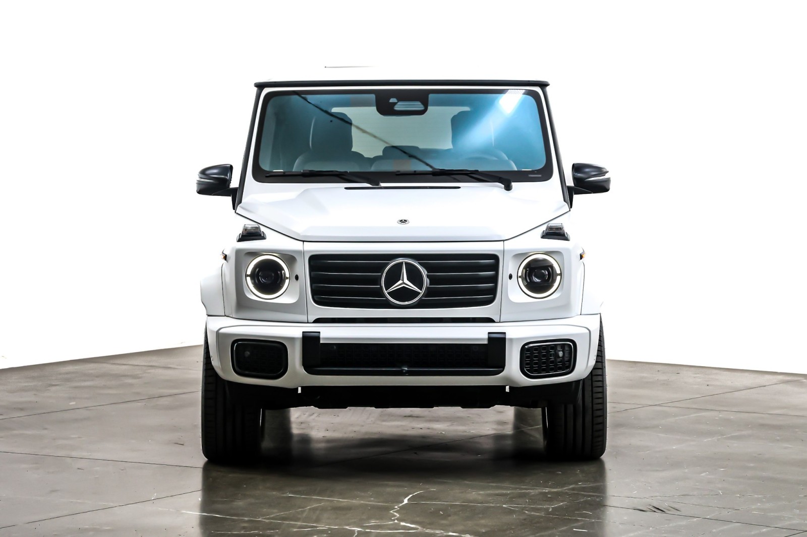New 2025 MANUFAKTUR Moonlight White Magno Mercedes-Benz G 580e image 2