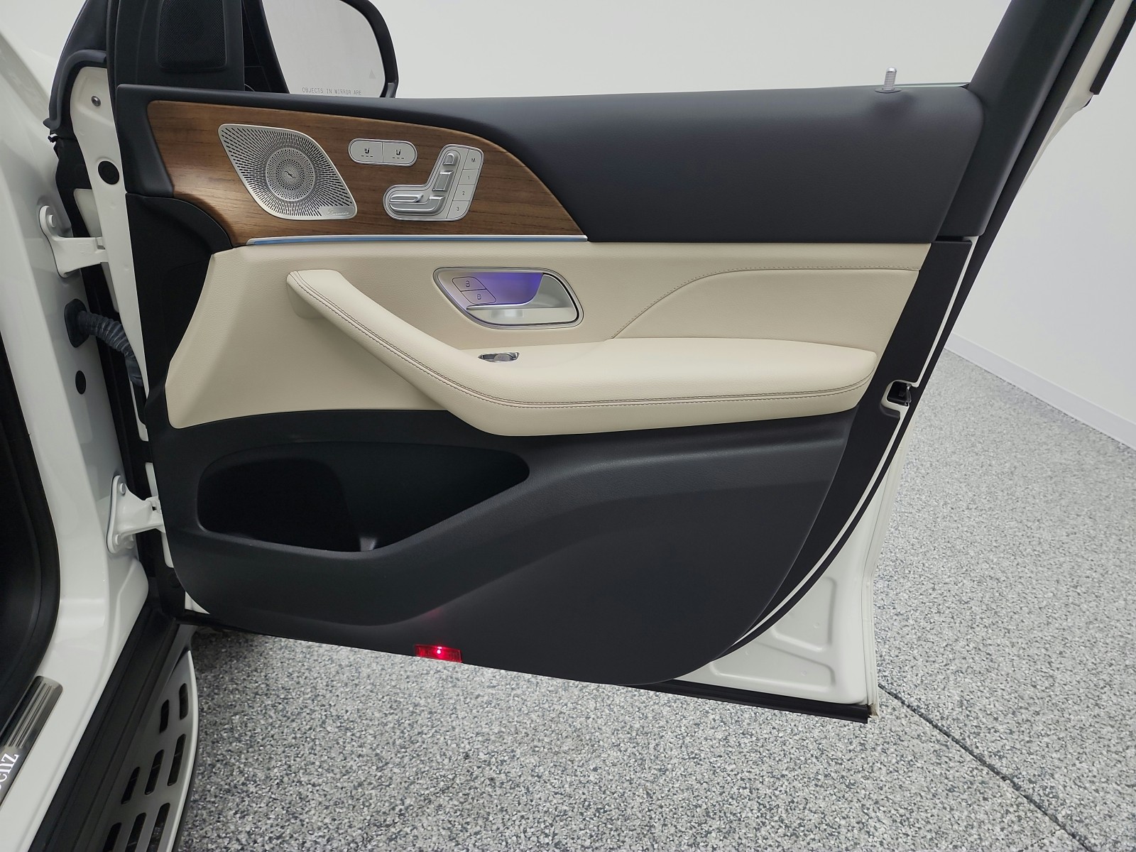 Used 2024 MANUFAKTUR Diamond White Metallic Mercedes-Benz GLS 450 4MATIC® SUV image 20