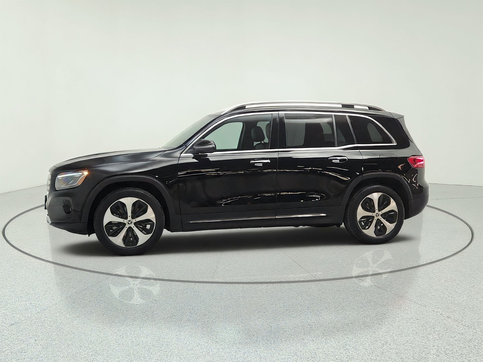 Used 2024 Night Black Mercedes-Benz GLB 250 SUV image 8