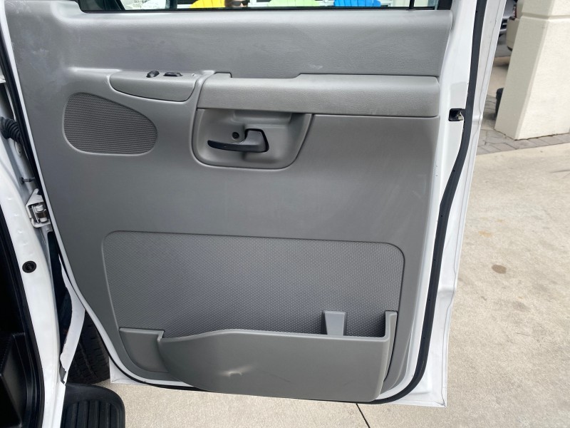 2008 Ford Econoline Wagon XLT 15 PASSENGERS E350 CLEAN in , 