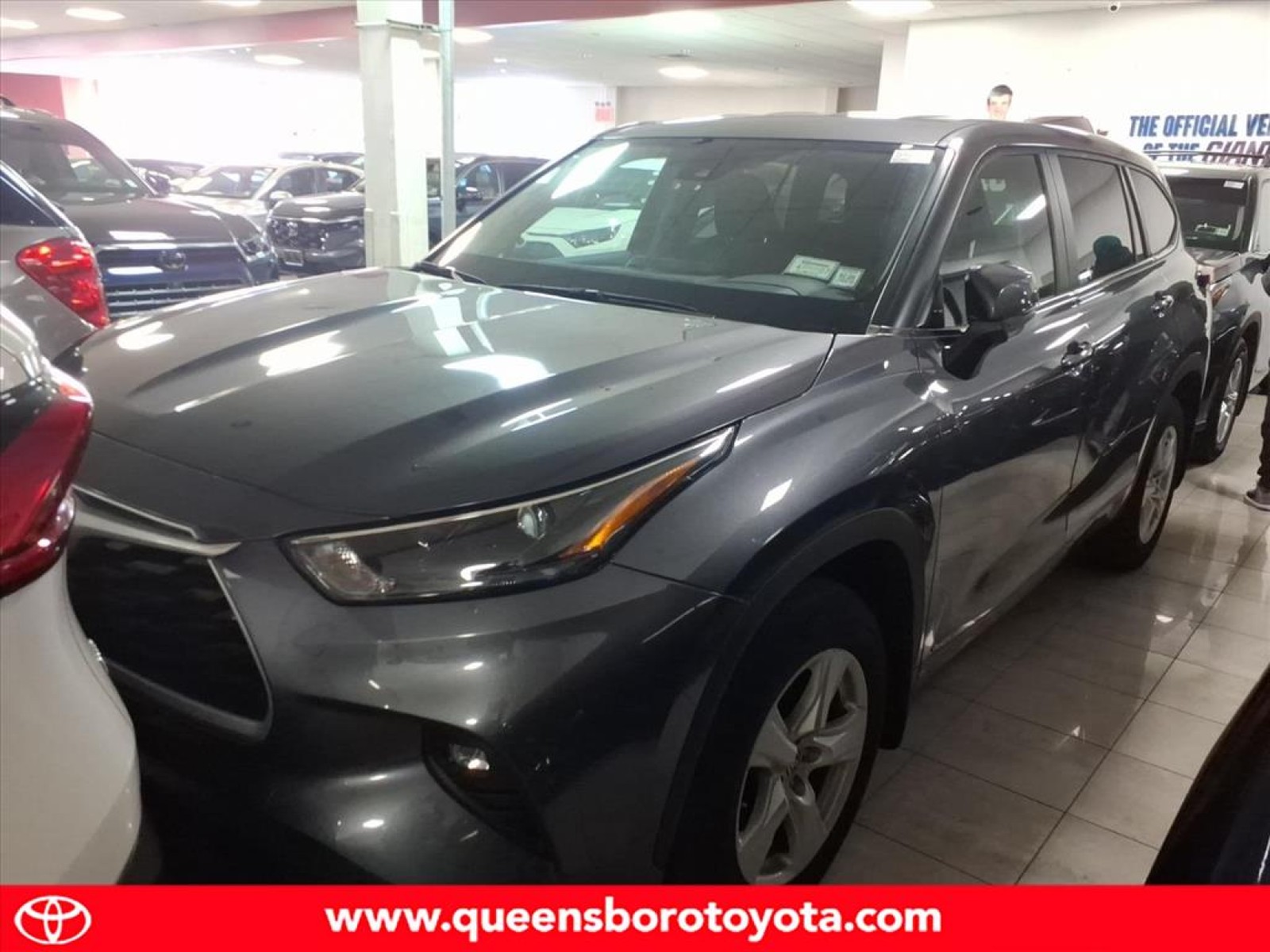 2023 Toyota Highlander LE's photo