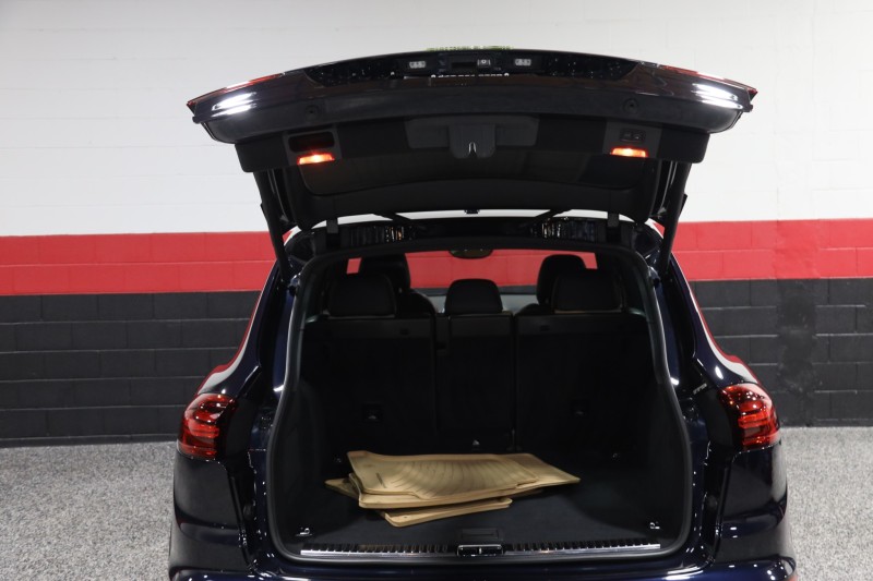 2016 Porsche Cayenne S E-Hybrid 4dr Suv in ,