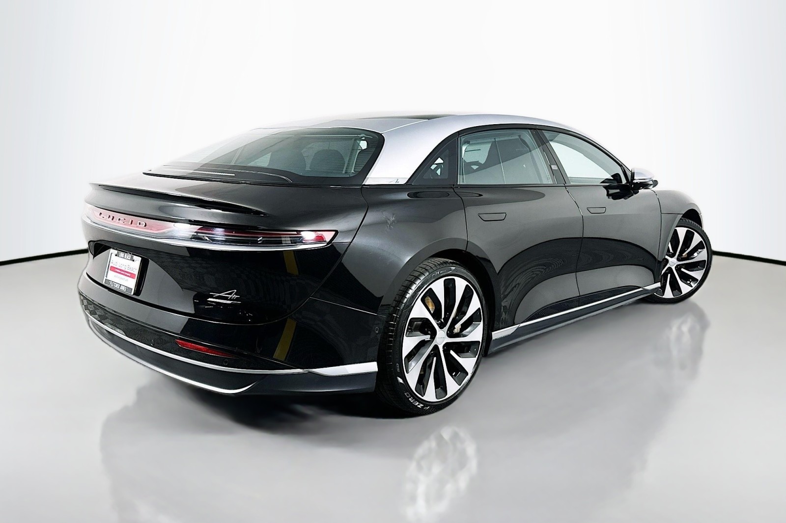 Used 2022 Infinite Black Lucid Grand Touring image 14