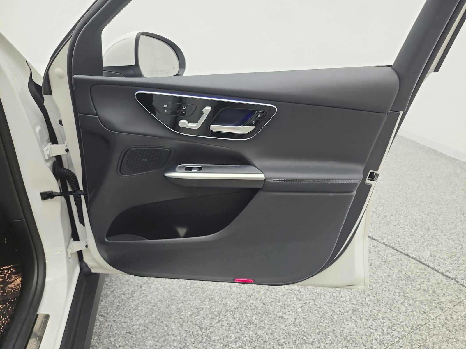 Certified Used 2025 Polar White Mercedes-Benz GLC 300 SUV image 22