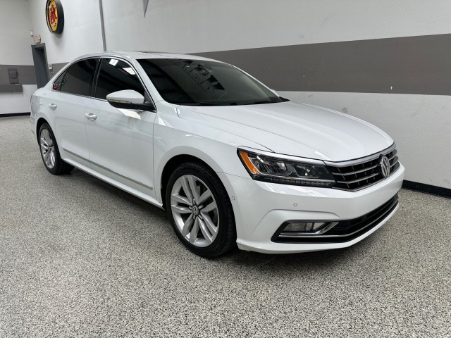 2017 Volkswagen Passat 1.8T SEL Premium in , 