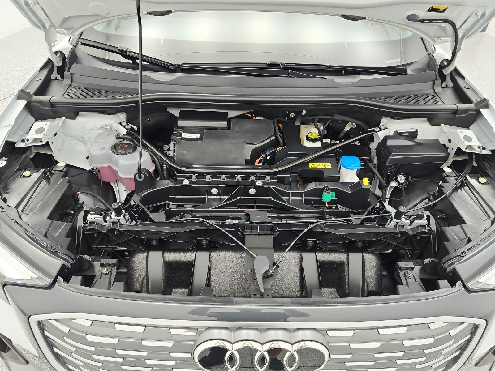 Used 2024 Glacier White Metallic Audi Premium Plus 55 quattro image 23