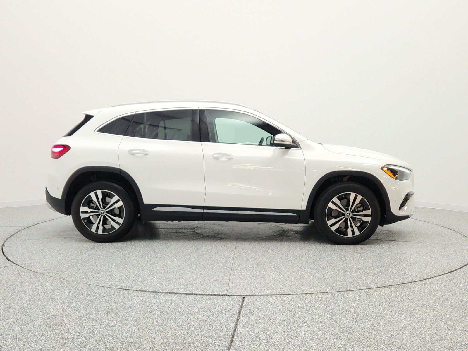 Certified Used 2026 Polar White Mercedes-Benz GLA 250 SUV image 4