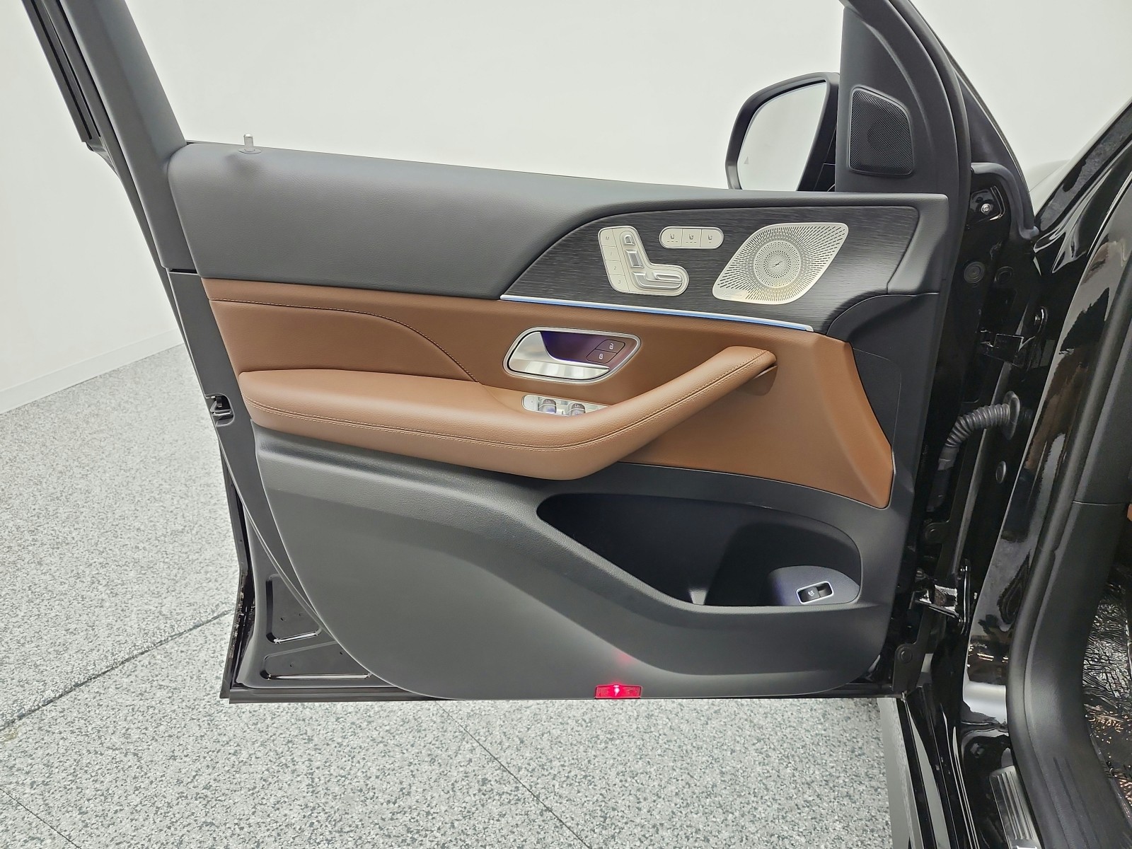 Certified Used 2024 Obsidian Black Metallic Mercedes-Benz GLS 450 image 13