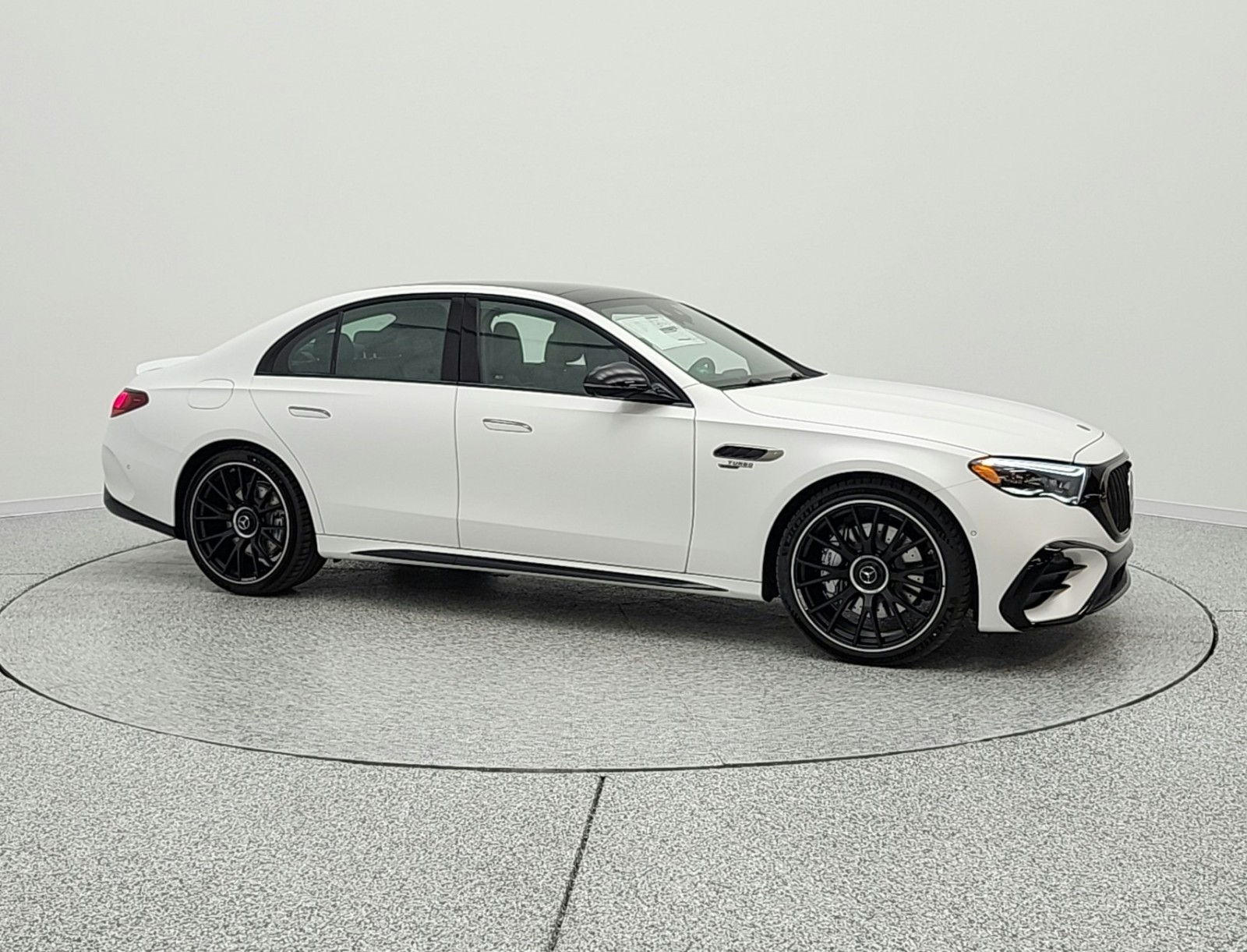 New 2026 MANUFAKTUR Moonlight White Magno Mercedes-Benz AMG® E 53 E image 3