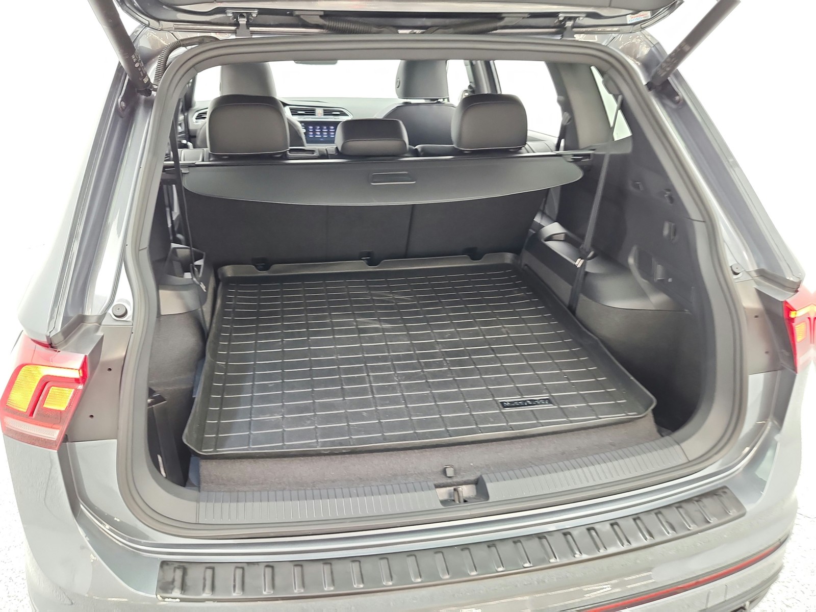 Used 2024 Platinum Gray Metallic Volkswagen 2.0T SE R-Line Black FWD image 27