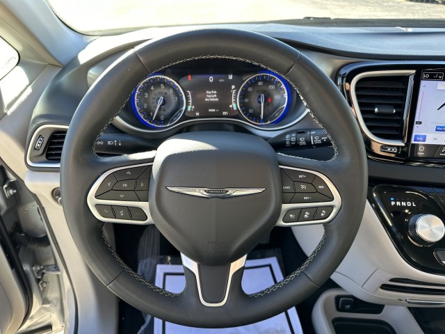 2023 Chrysler Pacifica Touring L 12