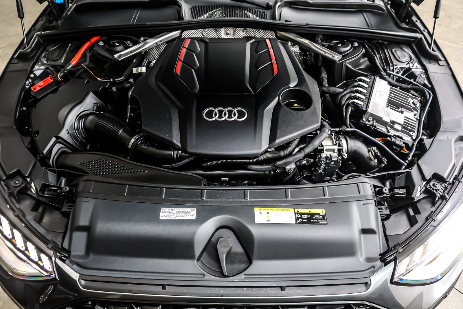 Used 2023 Daytona Gray Pearl Effect Audi Premium Plus 3.0 TFSI quattro image 12