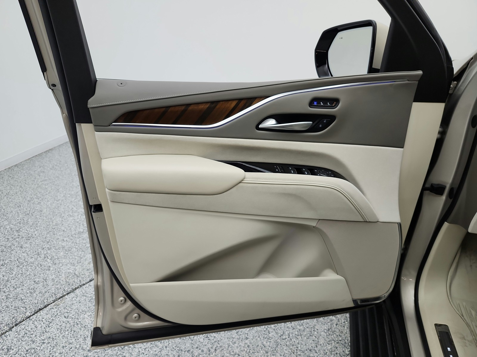Used 2024 Sandstone Metallic Cadillac 4WD Sport Platinum image 15