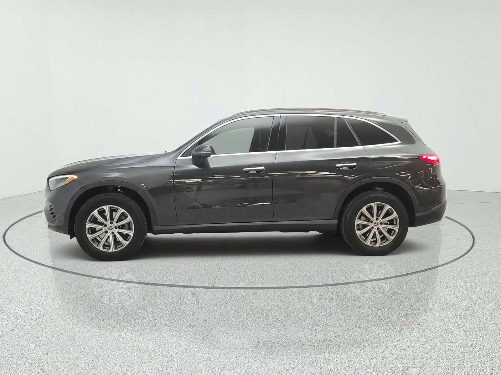 New 2027 Graphite Grey Metallic Mercedes-Benz GLC 300 4MATIC® SUV image 8
