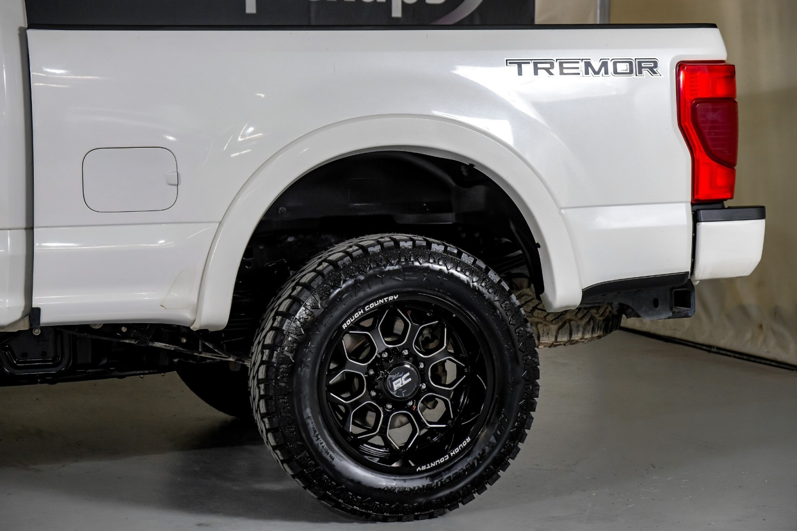 2022 Ford F-250 Lariat Tremor 13