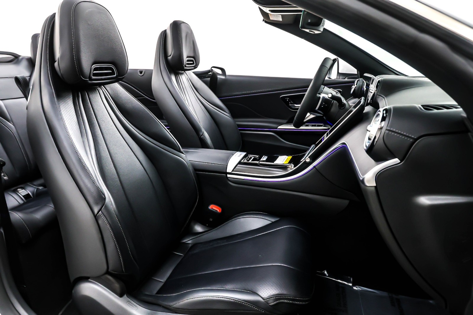 New 2026 MANUFAKTUR Moonlight White Metallic Mercedes-Benz CLE 300 image 8