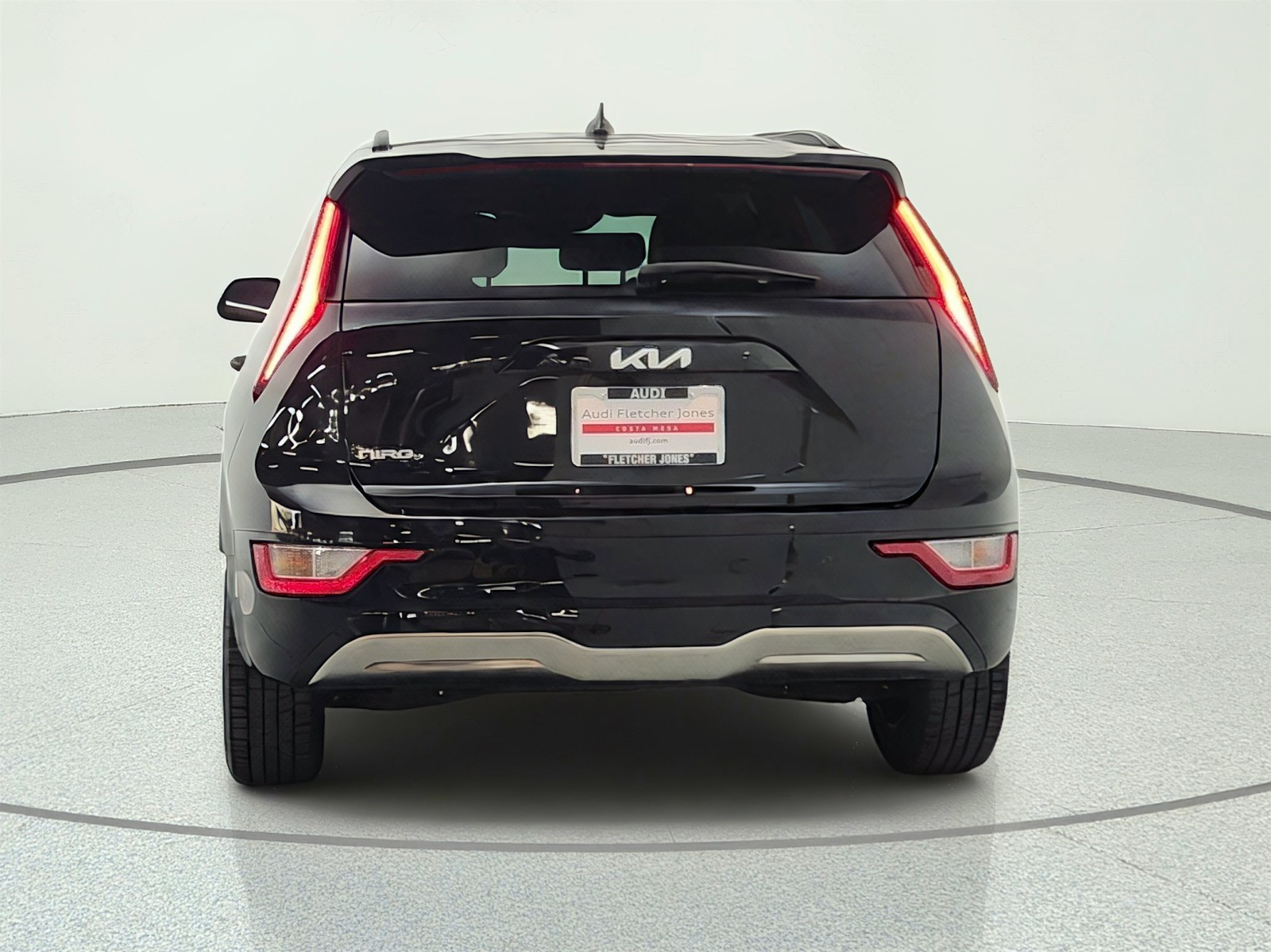 Used 2024 Aurora Black Kia Wind image 6